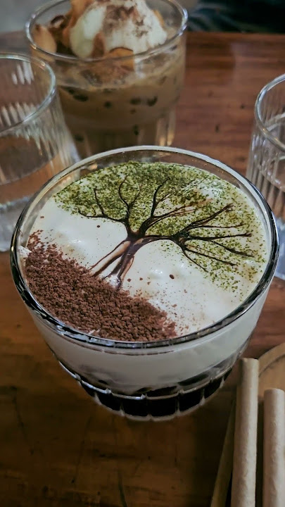 Did they just paint a tree in my coffee?! 🌳☕