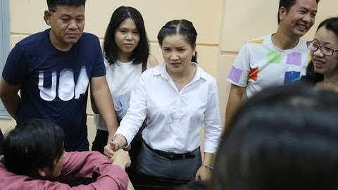 Tình nghệ sĩ trong phiên tòa Ngọc Trinh kiện Nhà hát kịch TP Hóng Showbiz