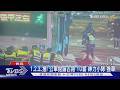 1.2.3..推! 公車拋錨占路 10警「神力小隊」推車|TVBS新聞 @TVBSNEWS01