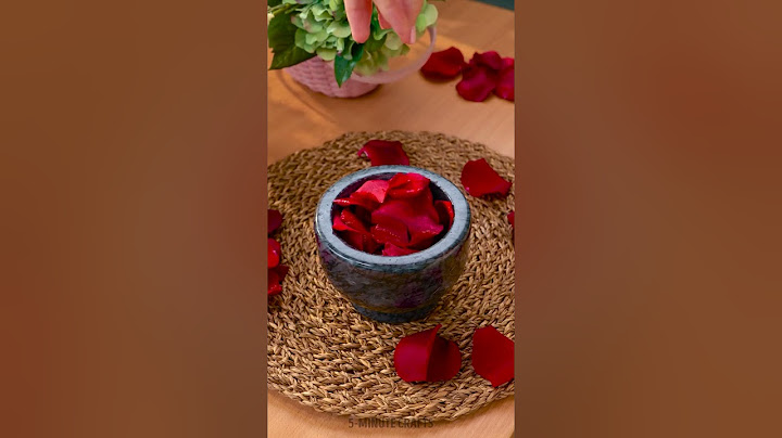 This Girl Creates NATURAL Lipstick from REAL Roses🌹#lipstick #beautytips #naturalbeauty