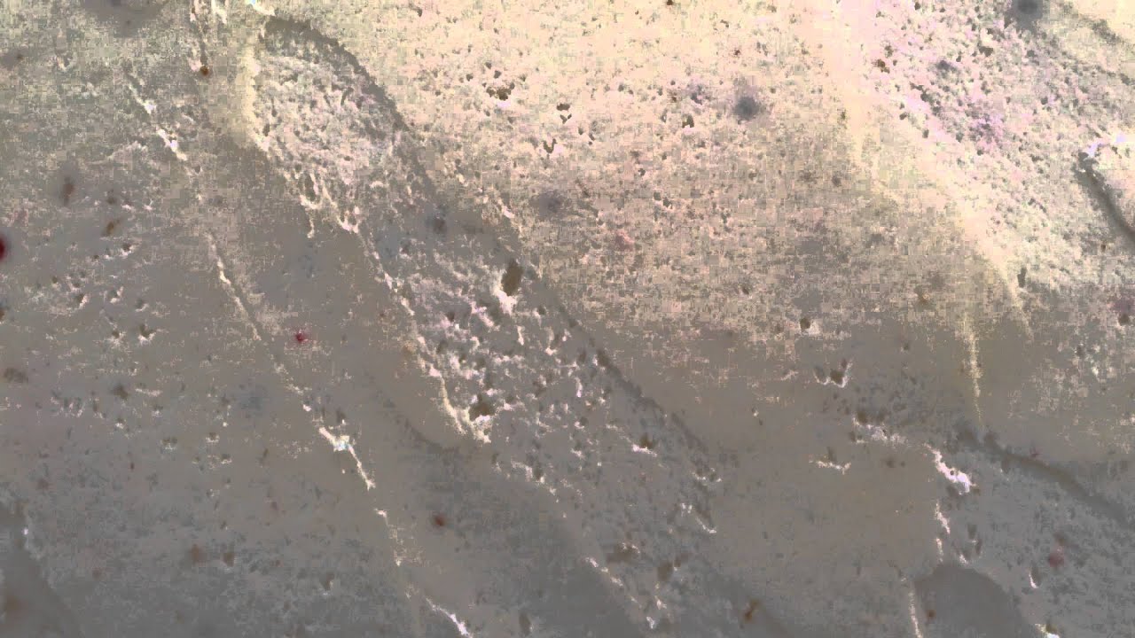 Opsmøring af kage med smørcreme efter frysning.