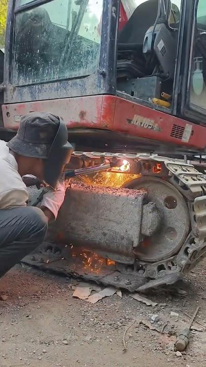 Kubota KX185 Excavator Track Chain Replacement!
