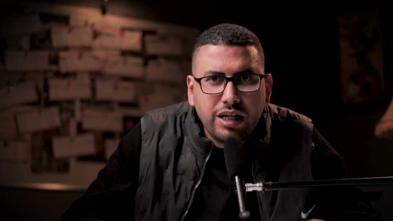 أب يضرب زوجته أمام أولاده .. كيف تحمى اولادنا من العنف الأسرى ؟| صوتك مسموع