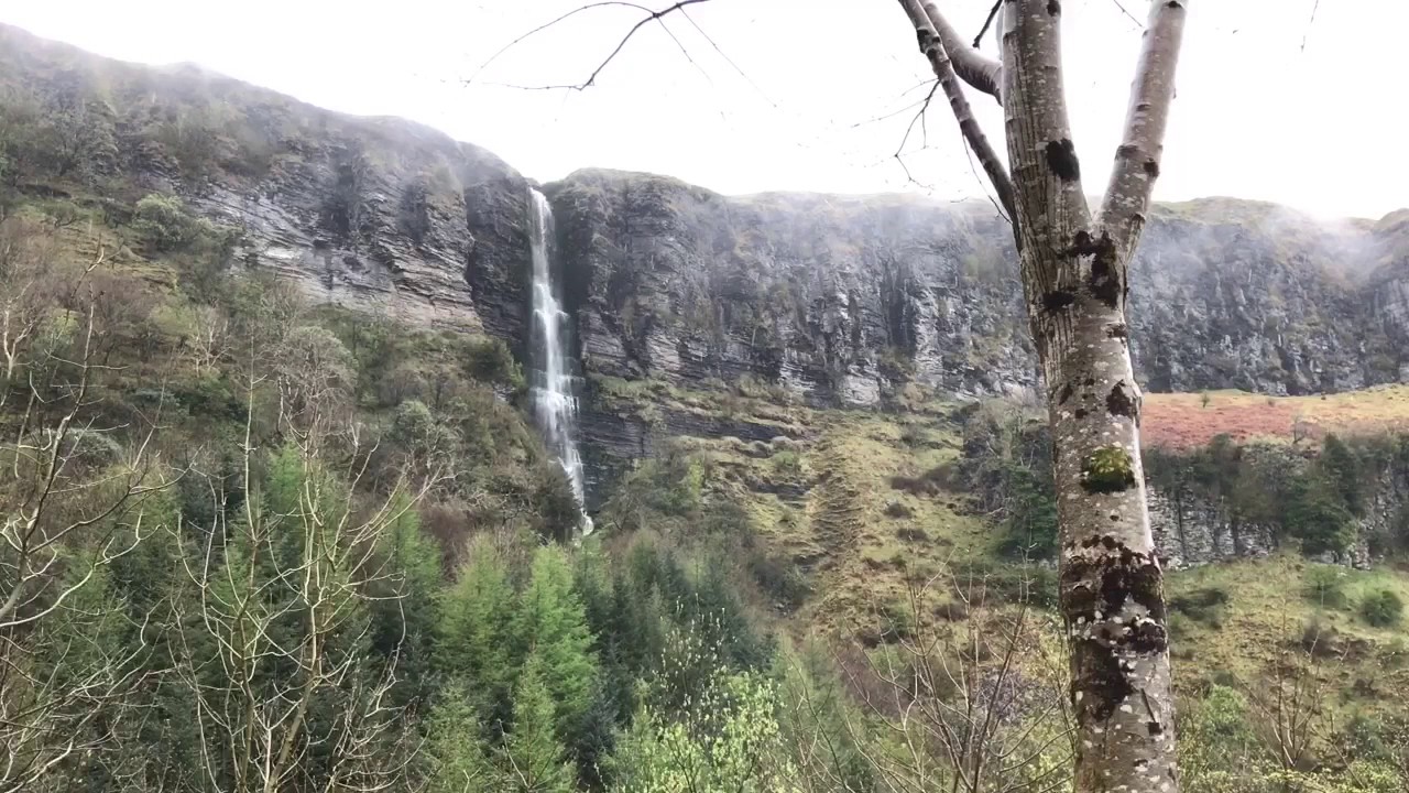 Walk up to Devils chimney Sligo