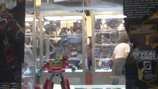 Botcon '11 Hunt for the Decepticons Voyagers and Reveal the Shield Deluxes (Back)