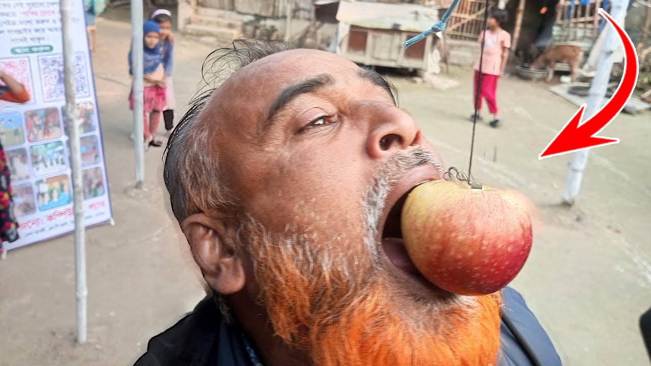 কে আগে খাবে? ঝুলন্ত জিলাপি, পুরি আর আপেল। গ্রাম বাংলার ফানি ফুড চ্যালেঞ্জ। 😄