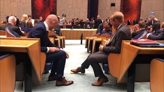 Download Lagu SGP-weekjournaal: wie de bal kaatst, kan 'm terugverwachten MP3 Download Lagu SGP-weekjournaal: wie de bal kaatst, kan 'm terugverwachten MP3