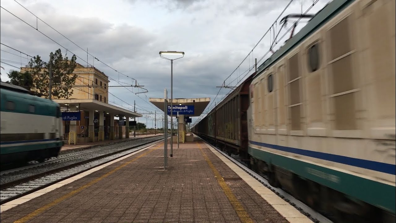 LA E652.034 INCROCIA LA E444R.034 NELLA STAZIONE DI TRINITAPOLI S.FERD. DI PUGLIA!