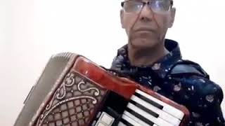 Houcine Chabatti a l'accordéon 