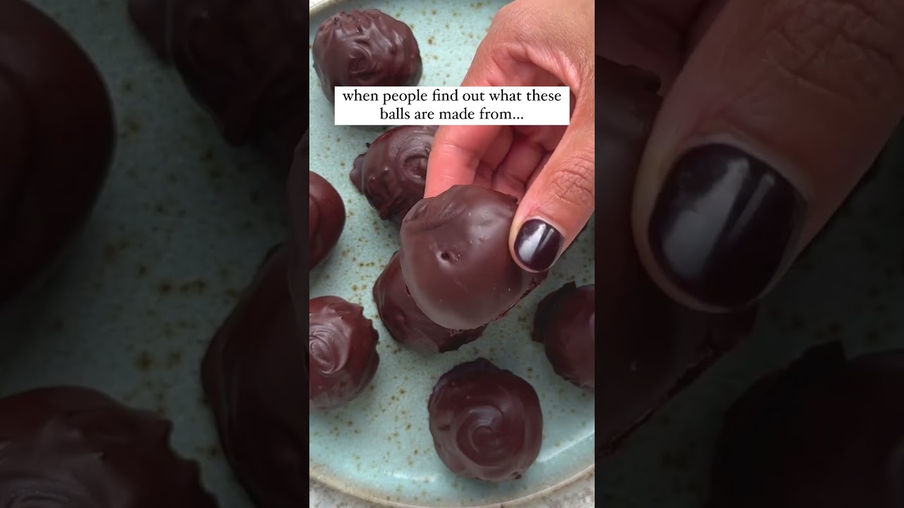 RECIPE BELOW 👇🏽 ⁣🍪 COOKIE DOUGH BALLS 🍪 ⁣