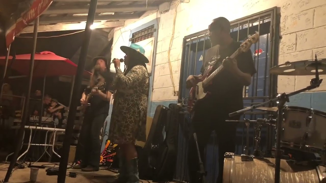 Candice Ivory Queen of Avant Soul 7/17/22 Blue Front Cafe