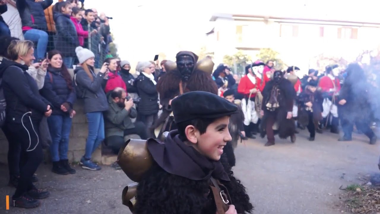 Mamuthones e Issohadores Proloco Mamoiada - Torneremo a fare festa tutti insieme