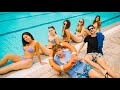 RAGAZZI E RAGAZZE IN PISCINA - Gli Stereotipi - iPantellas