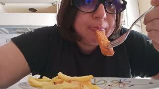 MUKBANG - "Findus" fish fingers and baked chips "Patasnella" + yesterday's mashed potatoes + pear