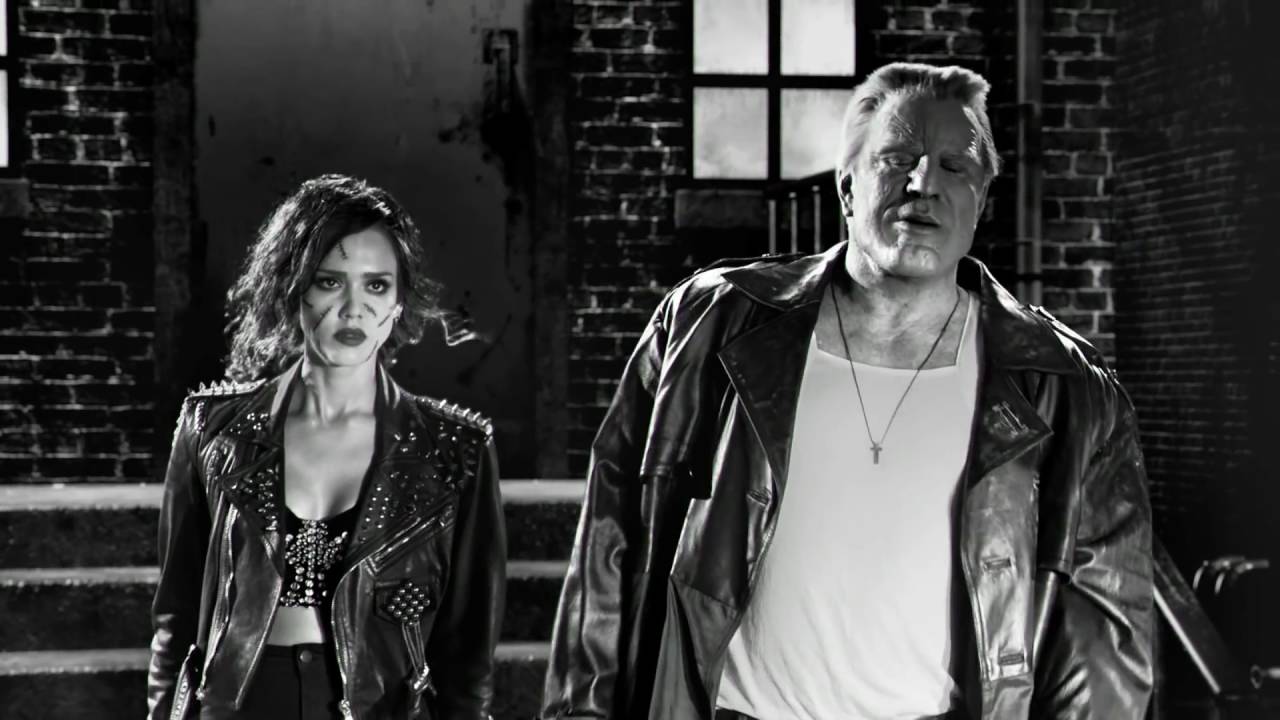 безумный 2014. шарлиз терон фуриоса. мэд макс дорога ярости актриса. безумный 2014. пас вега безумная и красивая.