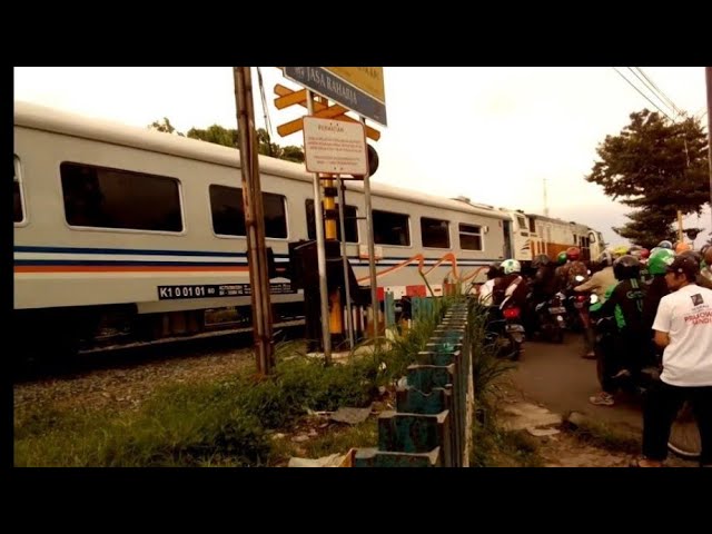 Perlintasan Kereta Api JPL 165 Jalan Ahmad Yani Kota Bandung class=