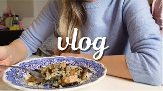 картинка: Уютный дневной влог 🧶: Изготовление чепчика и курицы в пивном соусе 🍲