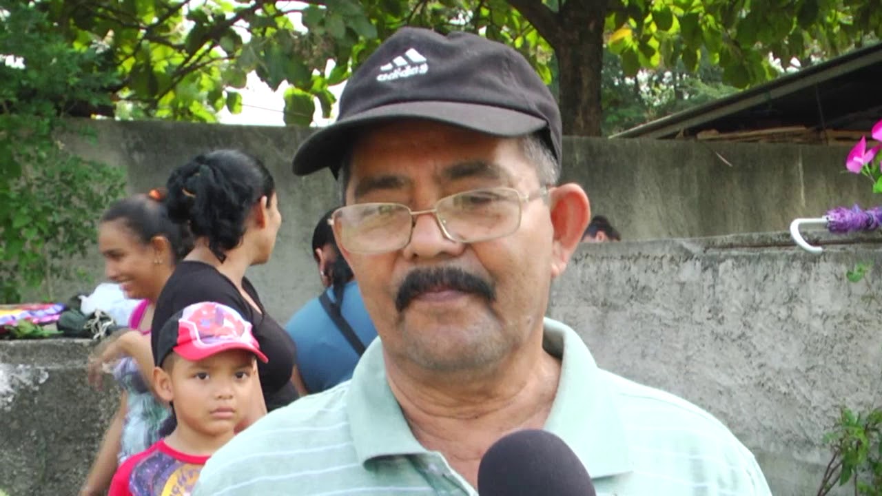 CIENTOS DE PERSONAS VISITAN SUS PARIENTES DIFUNTOS EN CEMENTERIO GENERAL DE CHOLOMA - YouTube