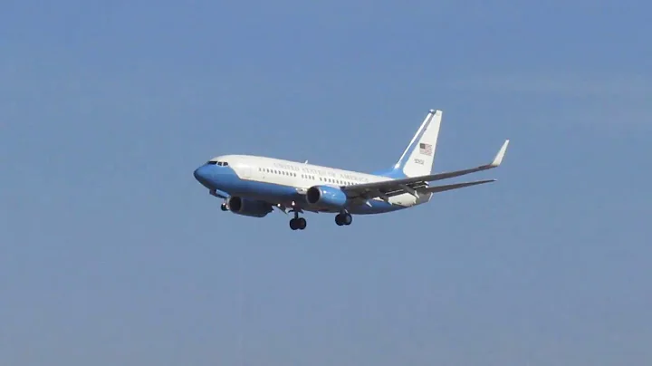 USAF C-40B (737-700C) at Peoria IL - Nov. 15, 2016