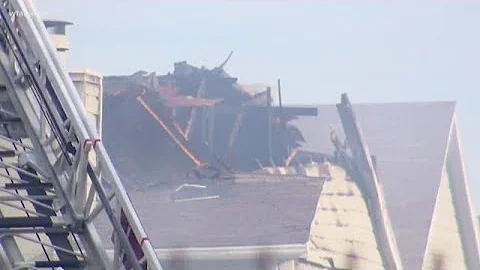 Massive fire breaks out at apartment complex