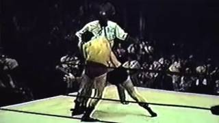 Johnny Valentine vs Johnny Weaver special ref Bearcat Wright - Mid Atlantic Wrestling
