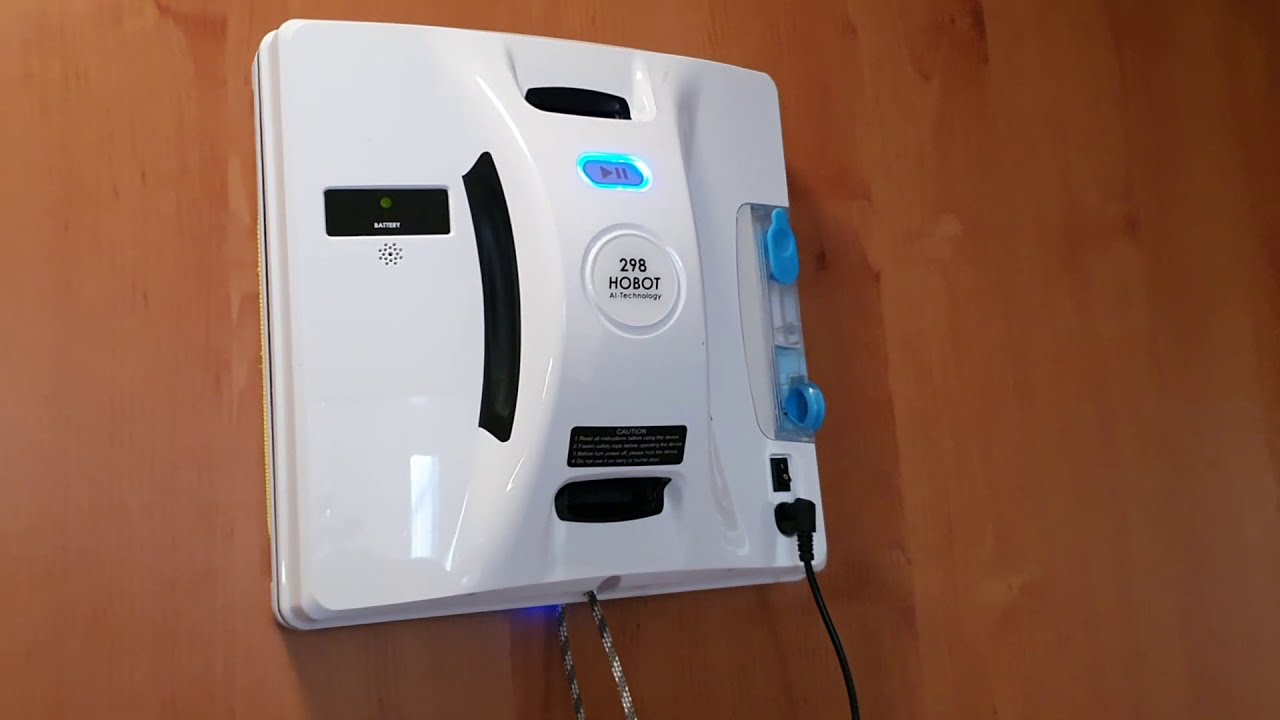 Hobot 298 – Videoukážka robotického čističa okien ako umýva rolldoor skriňu  - YouTube