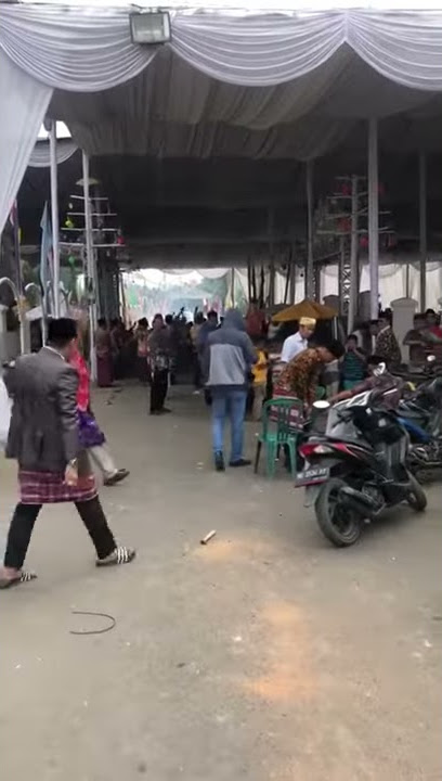 3 anggota polisi buang tembakan saat adat lampung