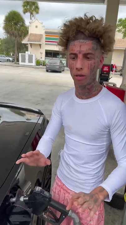 Island boy at the gas station ⛽️ 💯
