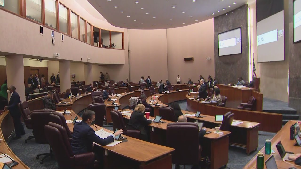 Chicago City Council approves new curfew for teens