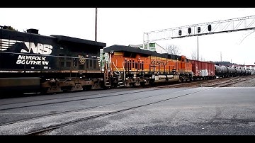 BNSF 6778 GE ES44C4 GEVO Norfolk Southern train 9808 GE Dash 9-44CW leads in Hershey, Pa.