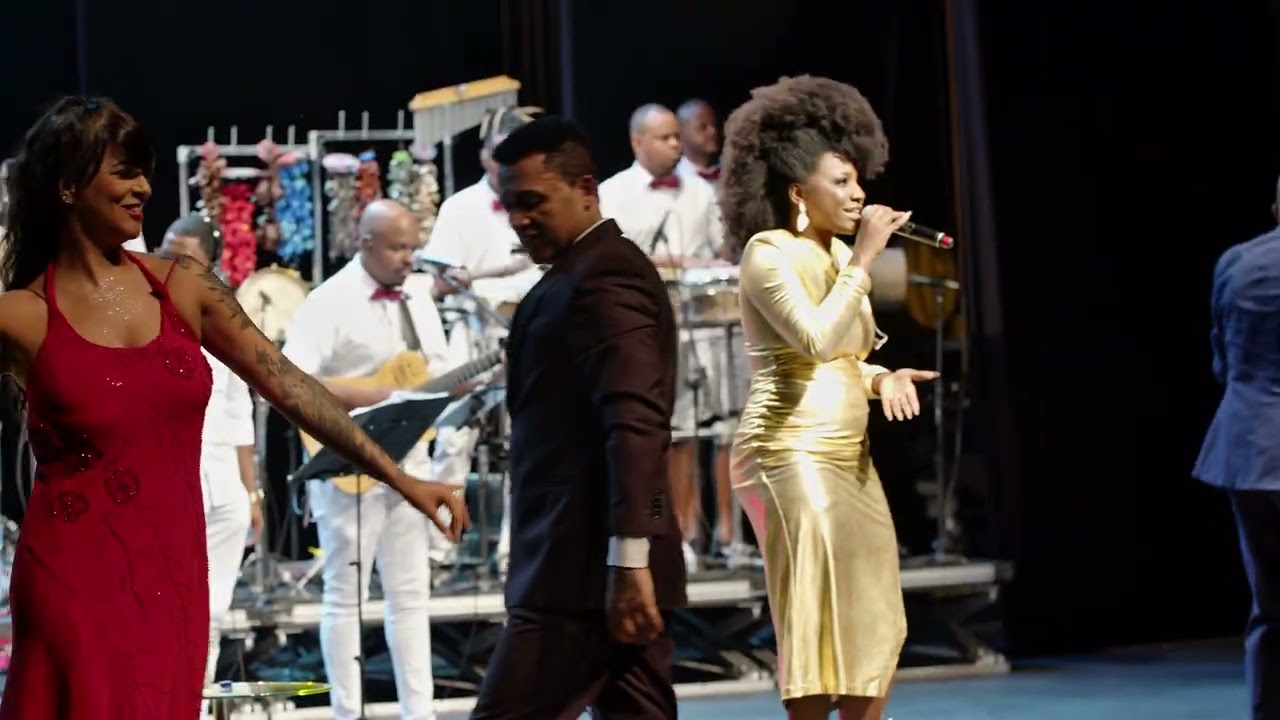 Estranha Loucura - Adriana Araújo Canta Alcione