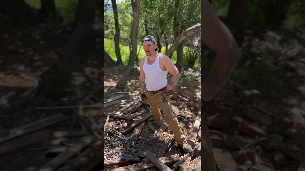 How To Cover Up a Smelly Fart  💨👃( Febreeze Pocket ClipOn ) 💐 