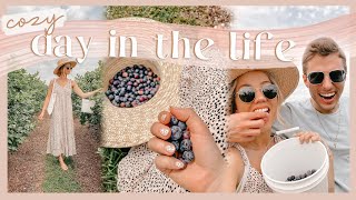 DAY IN THE LIFE | spring clothing haul, blueberry picking, & baking muffins & a veggie quiche!