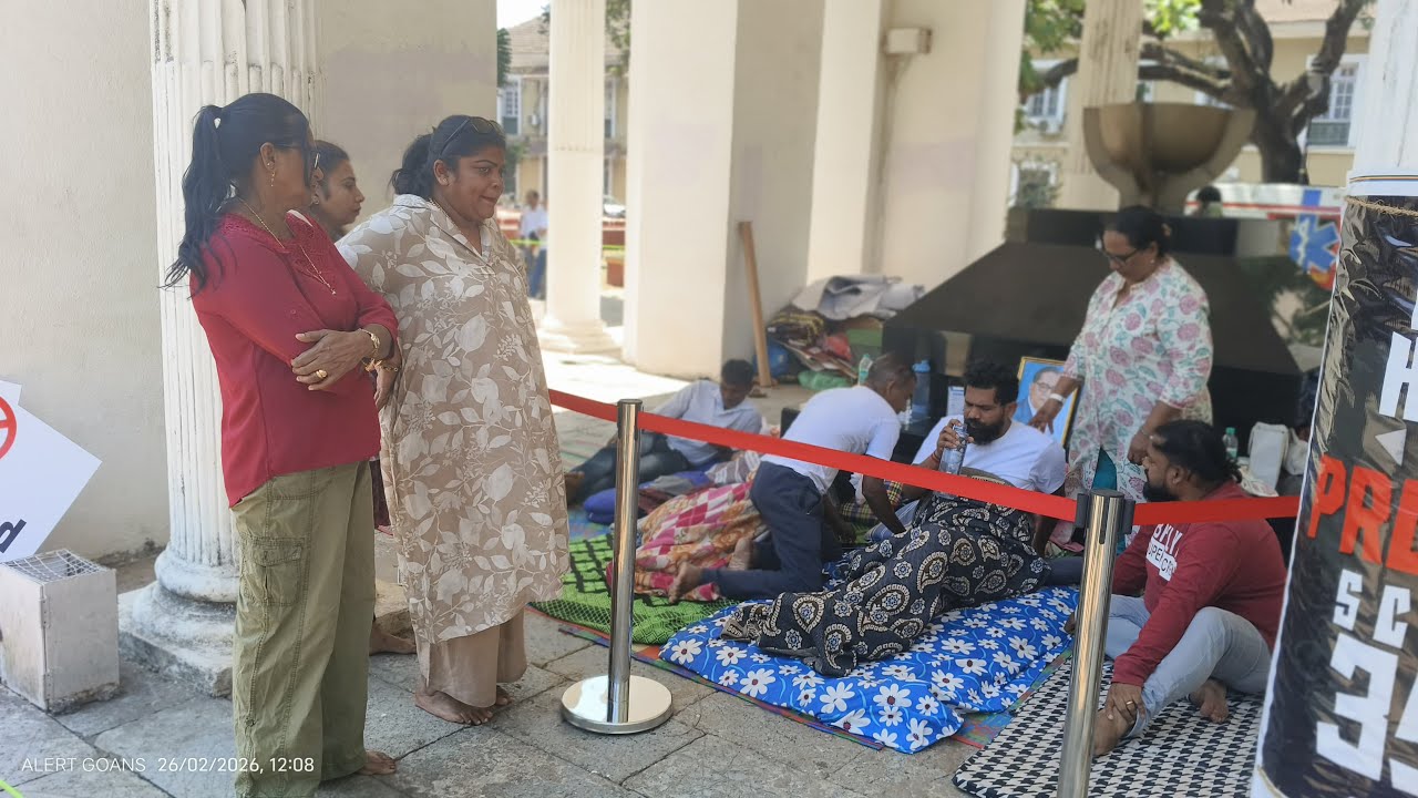 LIVE: FIDOLL PEREIRA AND USHA NAIK VISIT VIRESH BORKAR AT AZAAD MAIDAN