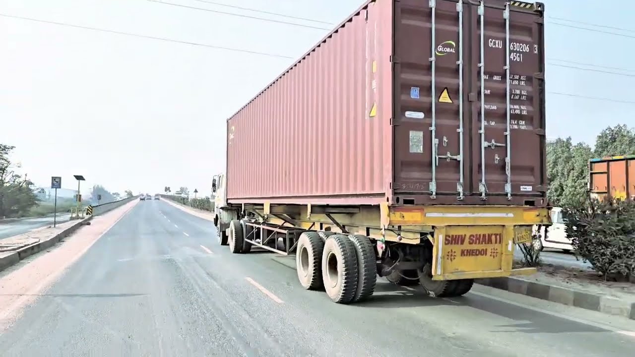 Lorry Videos : Heavy Overload Truck Dare Drive On Risky Ghat road | Truck Video | Trucks in Mud
