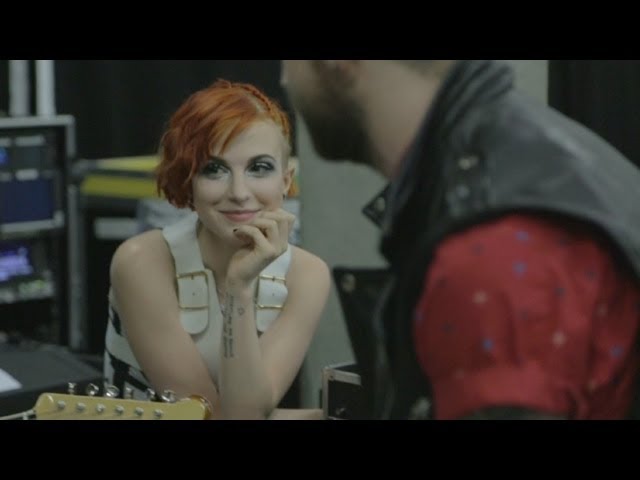 Paramore: Daydreaming [OFFICIAL VIDEO] class=