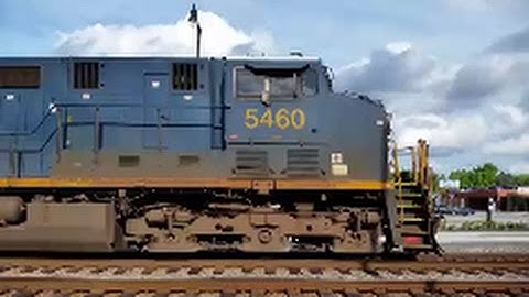 [CSX]5460 ES40DC-ES40DC Leads Q401-16 @ Track Speed Through Fay NC With 2nd Gen K5HLL