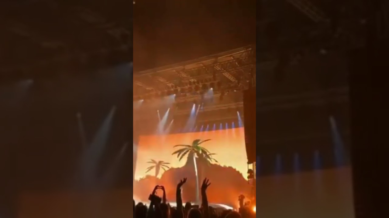 Bad Bunny en Santo Domingo vía iluminarias YouTube