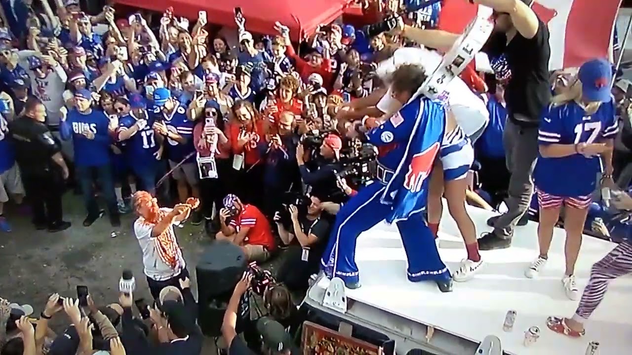 Bills Mafia Ketchup Mustard Tradition - YouTube