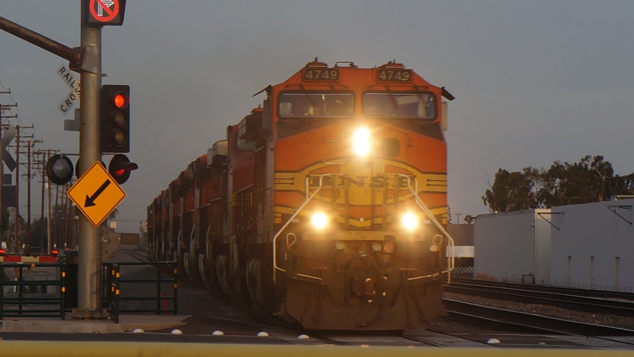 BNSF Powermove With Fakebonnet And SD70MAC In H2 Scheme, Metrolink Inspection Trains With Duo F59'S!