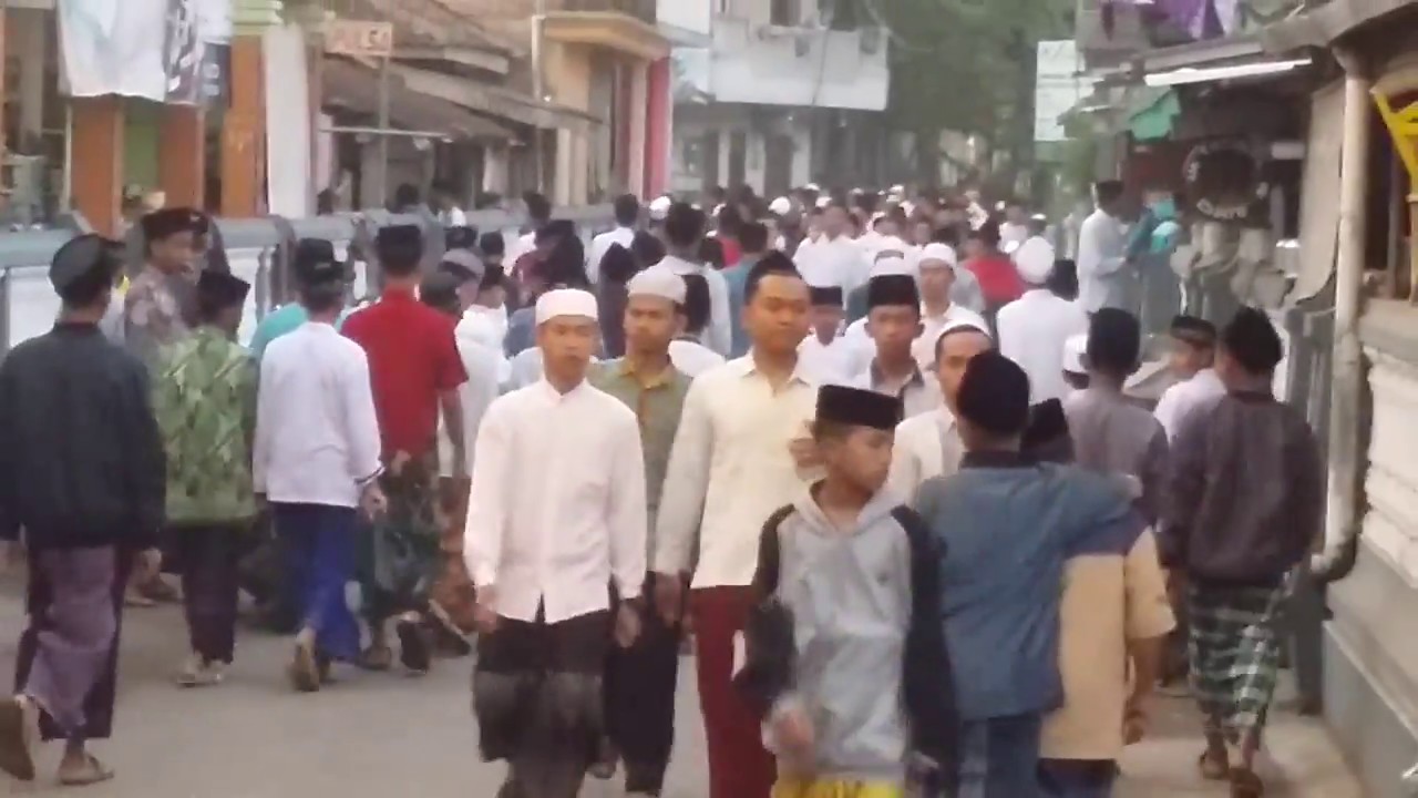 Ribuan Santri Pondok Pesantren Blokagung Banyuwangi