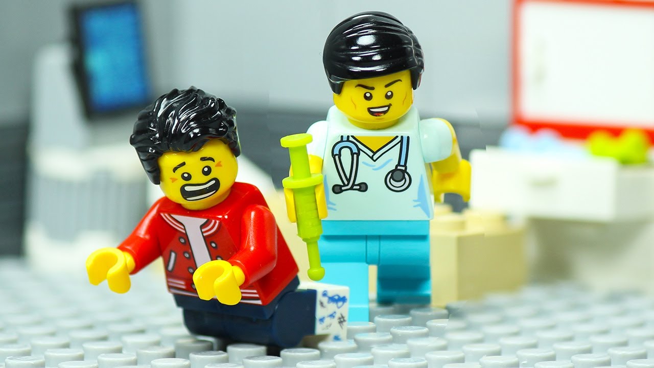 Lego City Hospital - Car Crash Emergency Doctor Vaccine
