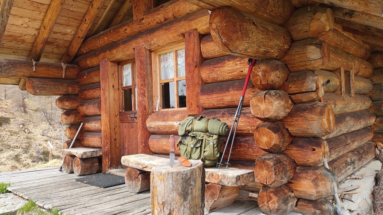 OUTDOOR GEAR, PK 4 CUSTOM KNIFE BY GIUSEPPE LOVAGLIO AND ALICE BACK PACK.