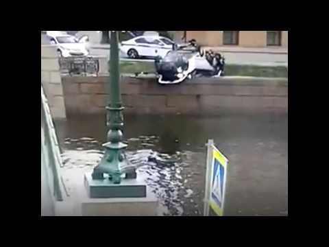 Police chase in Russia | Drunk driver flips his car