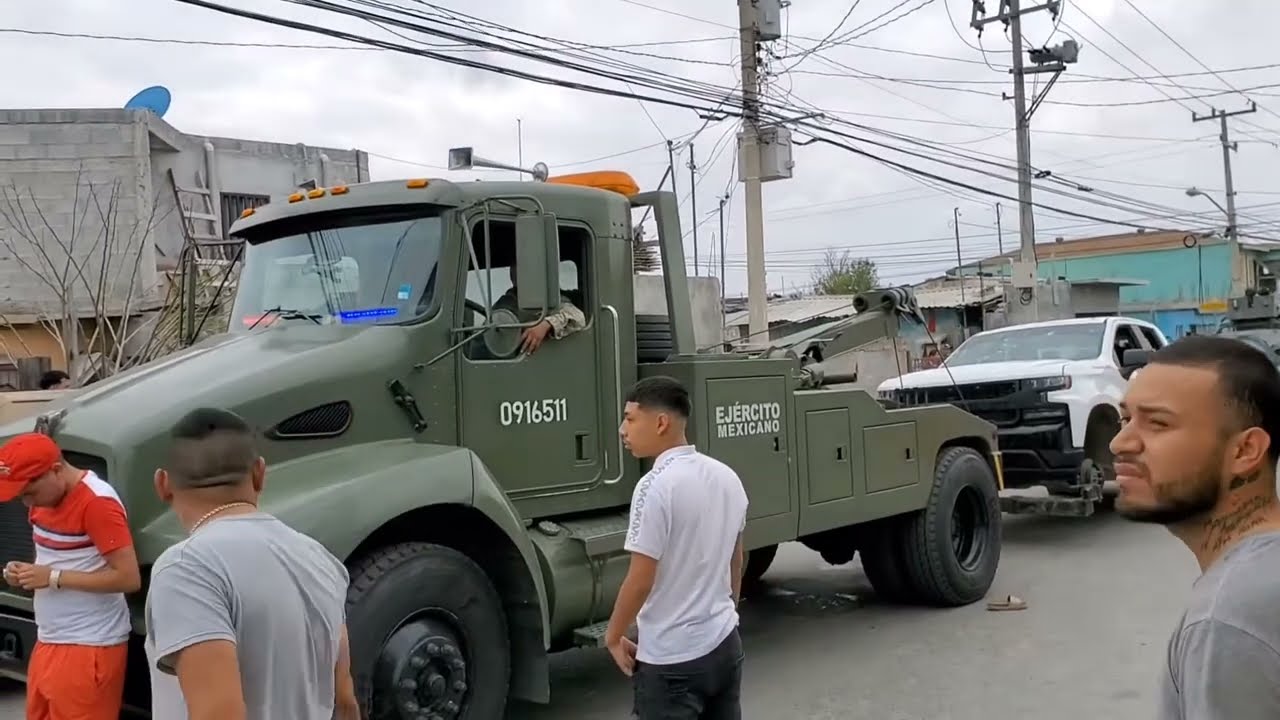 Soldados del Ejército Mexicano se hacen respetar frente a civiles en Nuevo Laredo