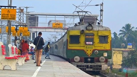 Howrah - Bardhaman Up - Dn  Emu Local Arrived & Departs At a Same Time Bagila Station