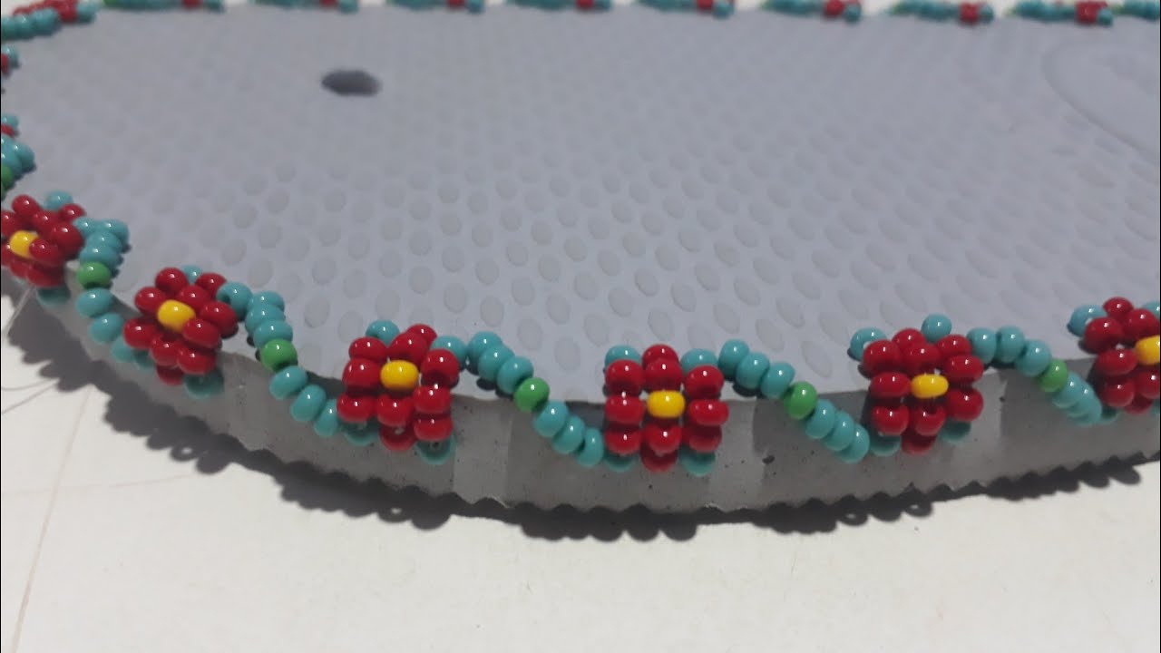 Solado de flores com miçangas jablonex (Irení Reinaldo )