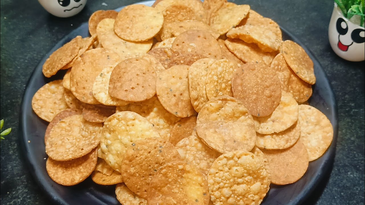 একদম খাস্তা কুরকুরে নিমকি সন্ধ্যার চায়ের সাথে জমে যাবে এই নিমকি টি সাথে থাকলে ভালো খান ভালো থাকুন। 