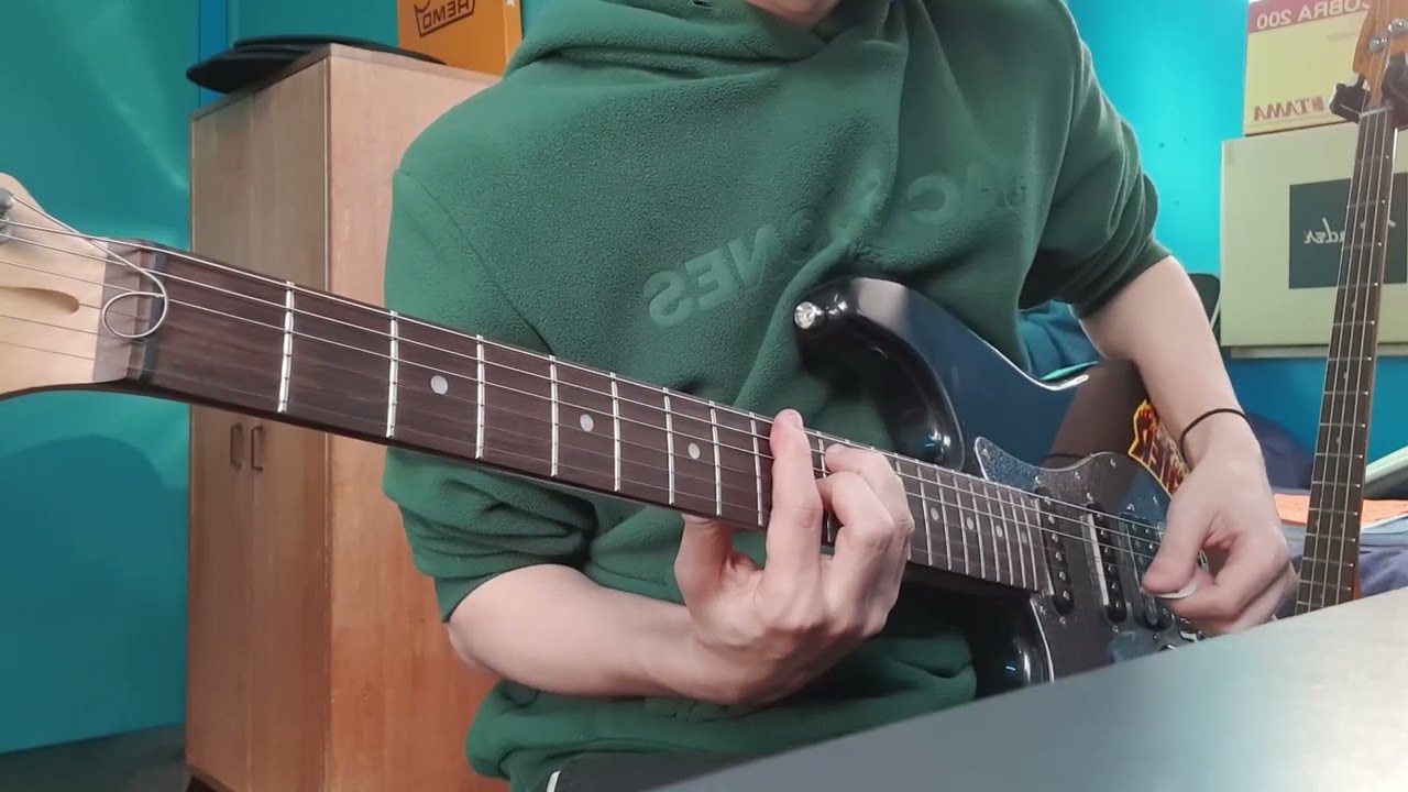 Ruby - Kaiser Chiefs (guitar cover with solo)