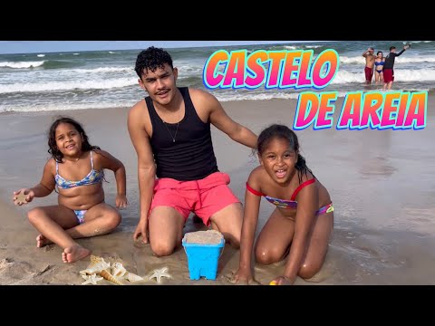 CATITOS FAZENDO CASTELO DE AREIA NA PRAIA